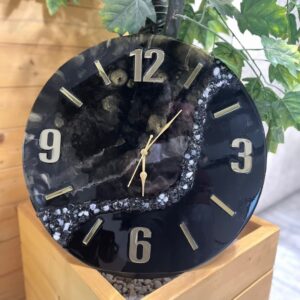 Stylish Resin Clock –Timepiece for Contemporary Spaces