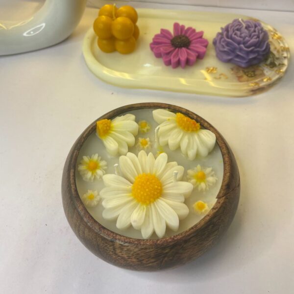 Custom Daisy Resin Candles – Personalized by Art Vista